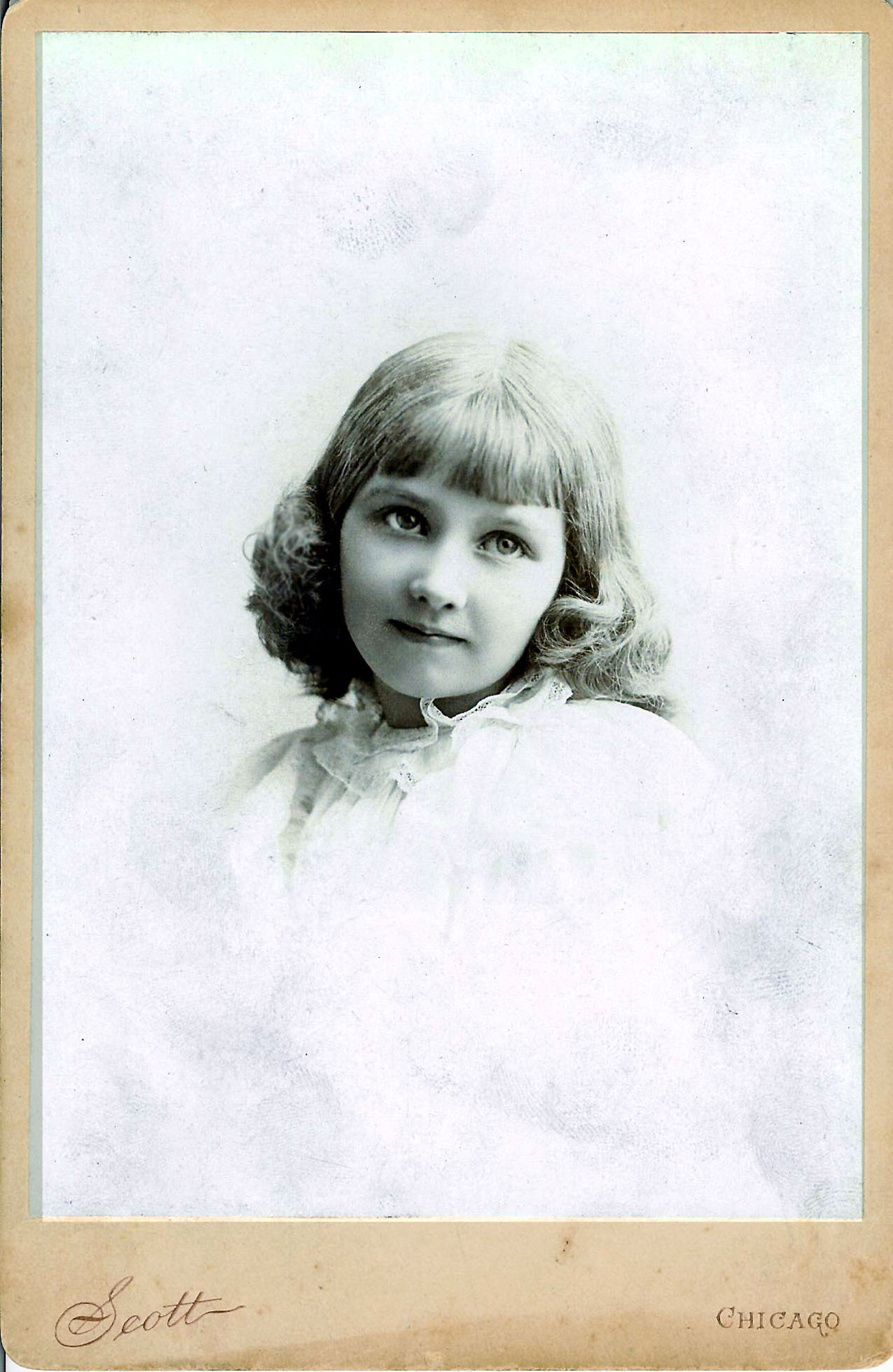 Photo of Lulu Elliott as a child.