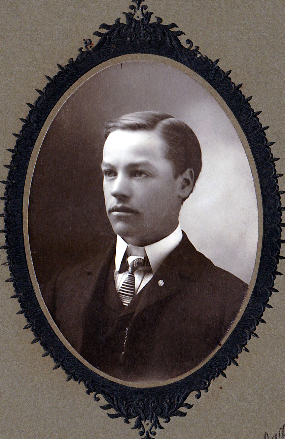 Photo of Olaf Lybeck as a young man.